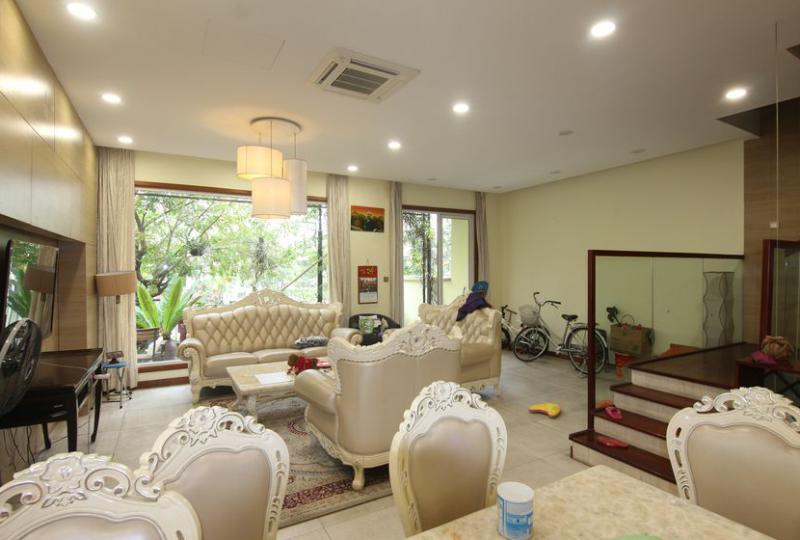 Vinhomes Long Bien furnished 4 bedroom villa for rent