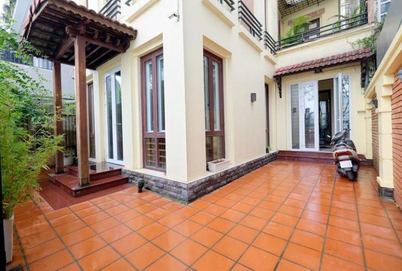 Rent Tay Ho house with West lake view and front yard