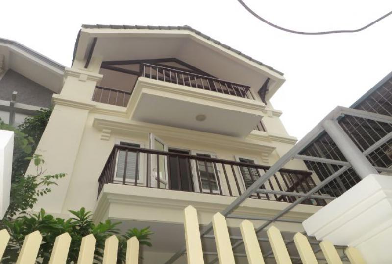 3 bedroom house for rent in Nghi Tam village with unfurnished, Tay Ho