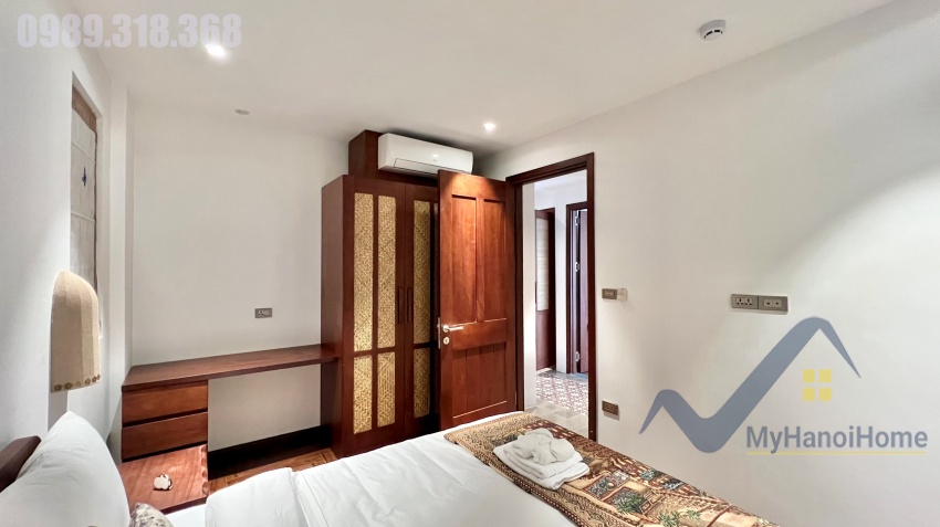 3bed-2bath-apartment-in-tay-ho-for-rent-on-to-ngoc-van-str-13