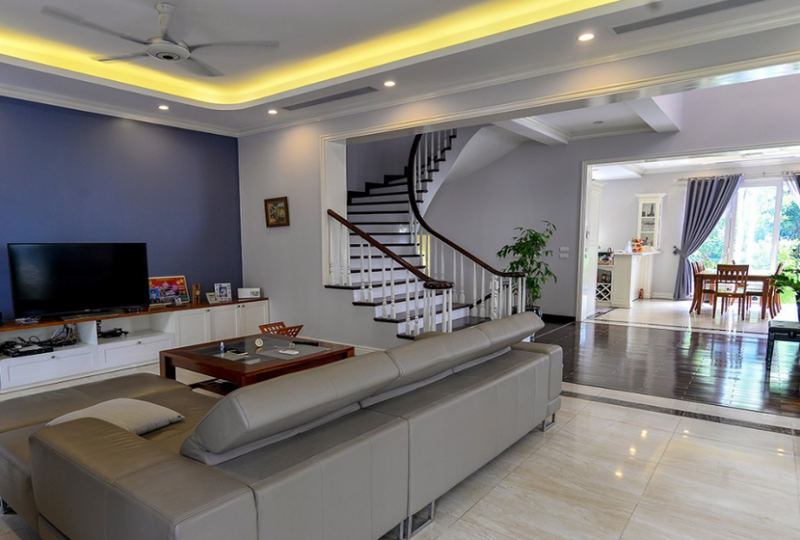 Luxury furnished villa for rent in Vinhomes Riverside, pool
