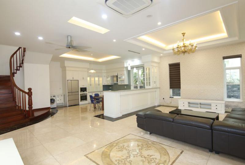 Vinhomes Riverside villa for rent, 4 bedrooms with river view