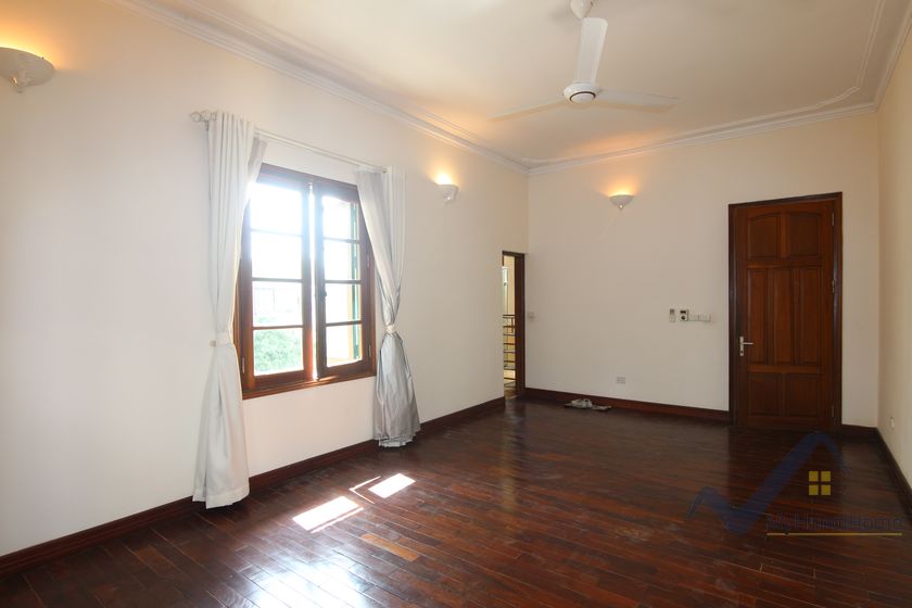 4-bed-3-bath-house-for-rent-in-tay-ho-hanoi-12