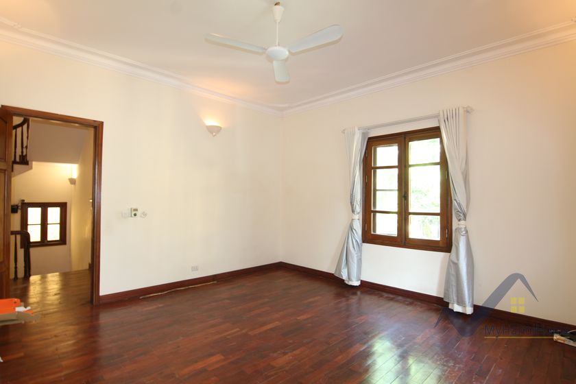 4-bed-3-bath-house-for-rent-in-tay-ho-hanoi-15