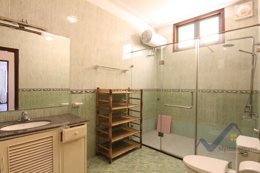 4-bed-3-bath-house-for-rent-in-tay-ho-hanoi-16