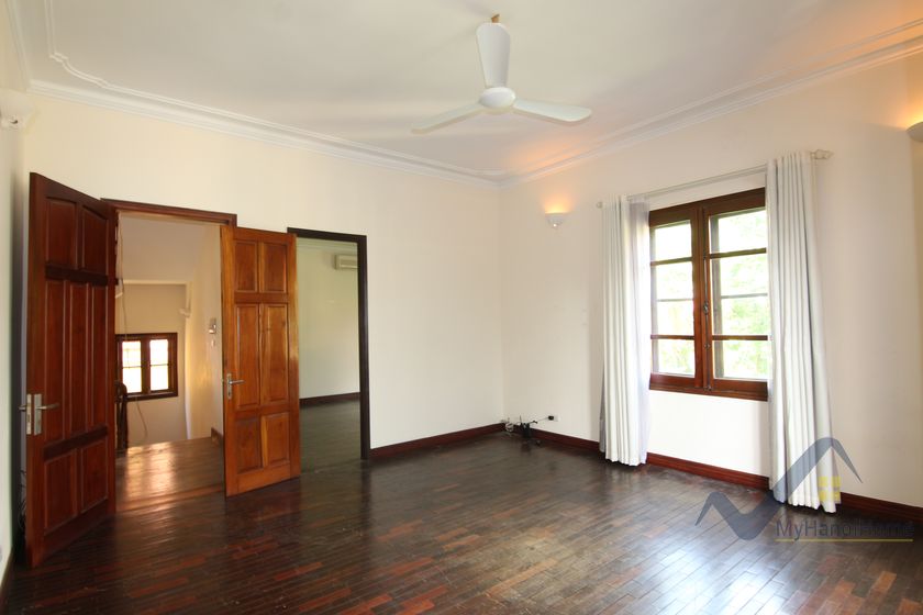 4-bed-3-bath-house-for-rent-in-tay-ho-hanoi-39