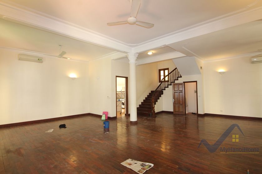 4-bed-3-bath-house-for-rent-in-tay-ho-hanoi-7