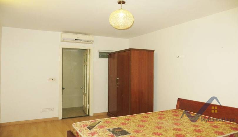 4-bedroom-split-floor-house-to-rent-in-nghi-tam-tay-ho-7