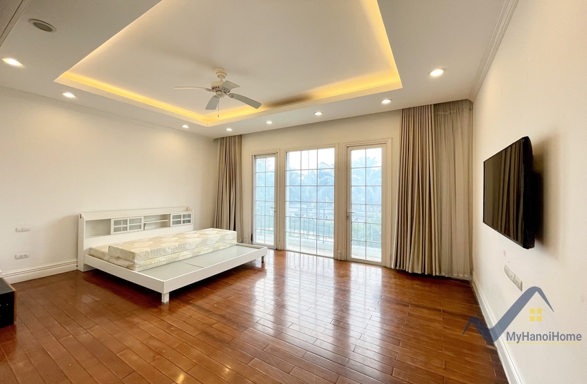 4-bedroom-terraced-villa-for-rent-in-vinhomes-riverside-river-view-40