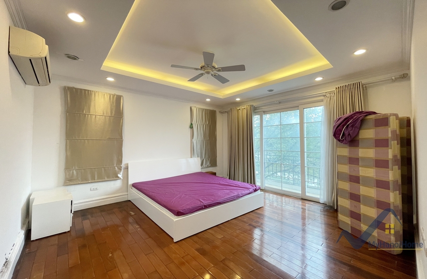 4-bedroom-terraced-villa-for-rent-in-vinhomes-riverside-river-view-44