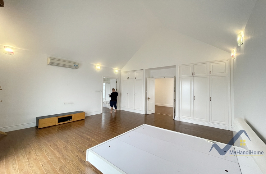 4-bedroom-terraced-villa-for-rent-in-vinhomes-riverside-river-view-50
