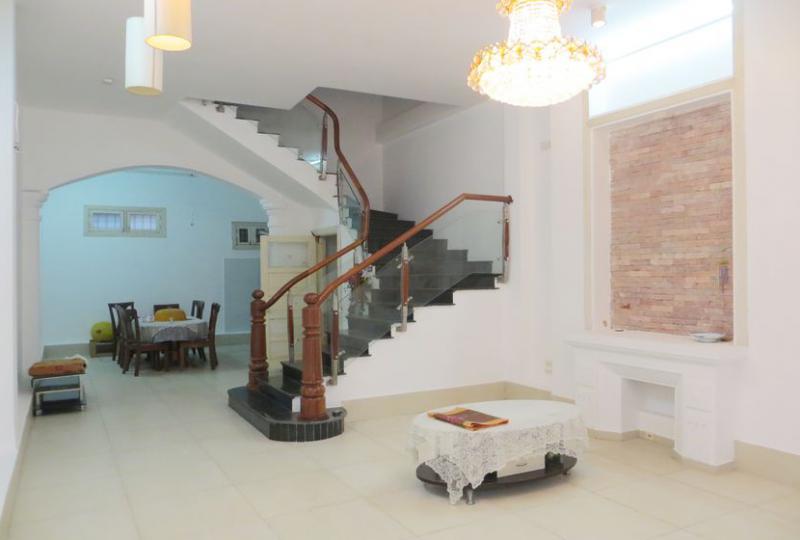 5 bedroom house for rent in Tay Ho, Hanoi with 5 levels