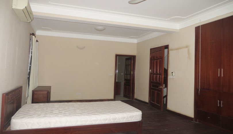 5-bedroom-semi-furnished-villa-to-let-on-to-ngoc-van-tay-ho-14