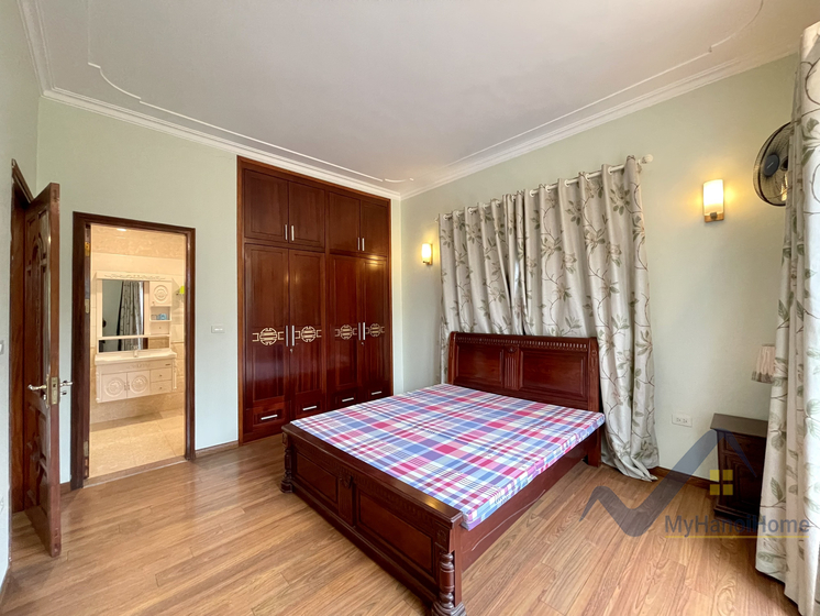 5-bedroom-villa-for-rent-in-vinhomes-riverside-corner-location-34