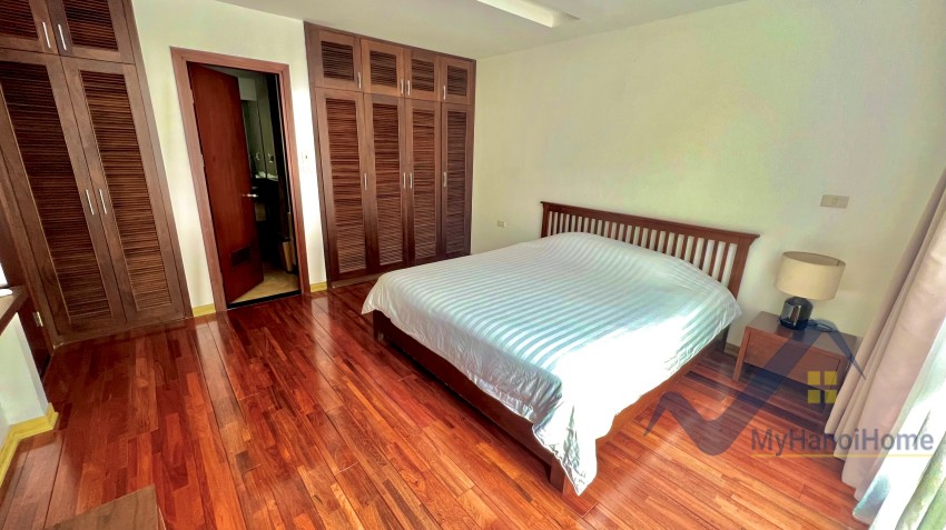 apartment-for-rent-in-tay-ho-3-bedroom-on-quang-khanh-street-10