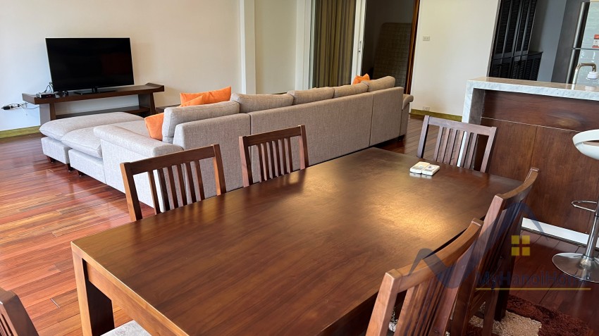 apartment-for-rent-in-tay-ho-3-bedroom-on-quang-khanh-street-4