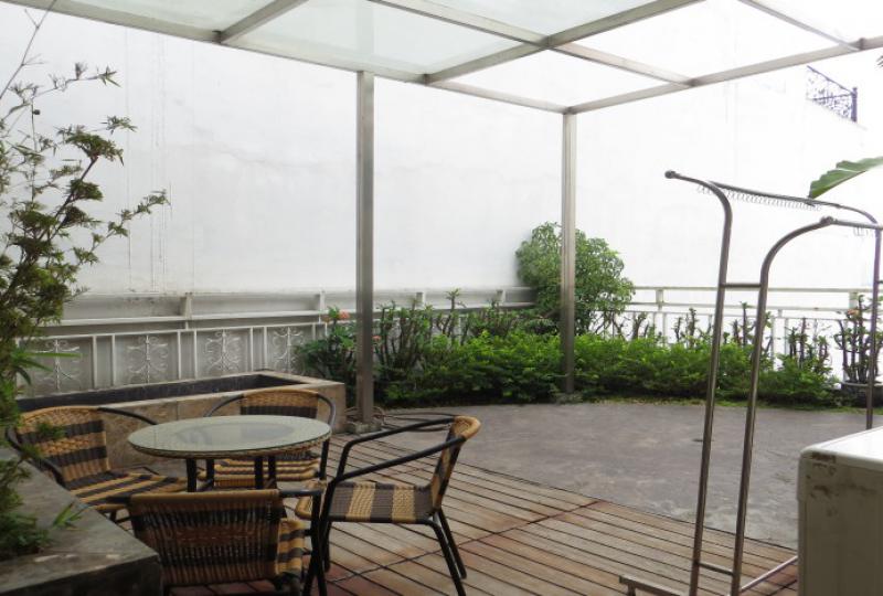 Apartment for rent in Xuan Dieu, Tay Ho area, huge terrace