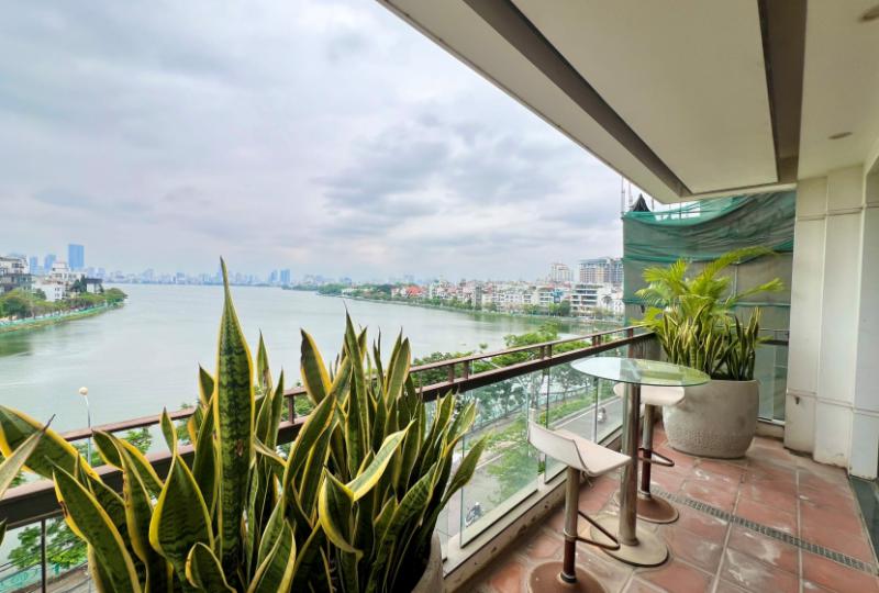 Balcony West Lake view apartment on Xuan Dieu Tay Ho 4BED