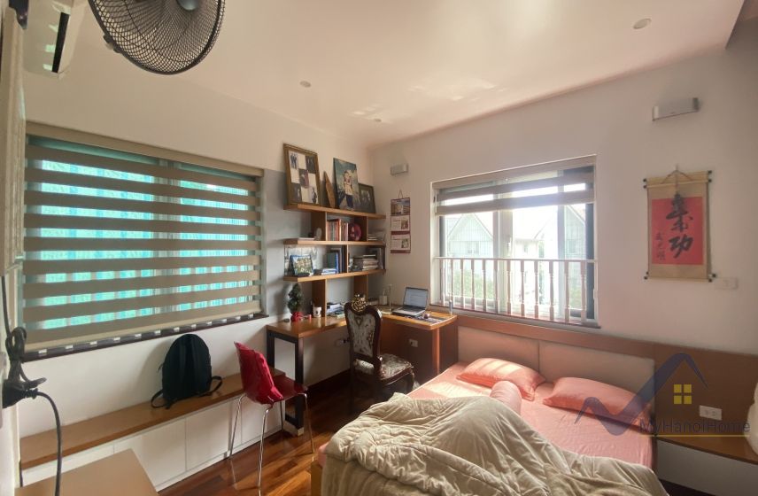 beautiful-furnished-4-bedroom-villa-in-vinhomes-riverside-near-almaz-17