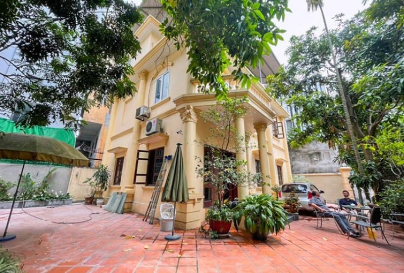 Big garden house to rent on To Ngoc Van, Tay Ho partly furnished
