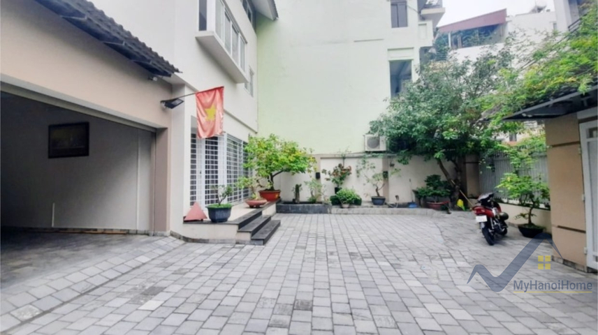 big-yard-house-rental-in-ngoc-thuy-with-unfurnished-15