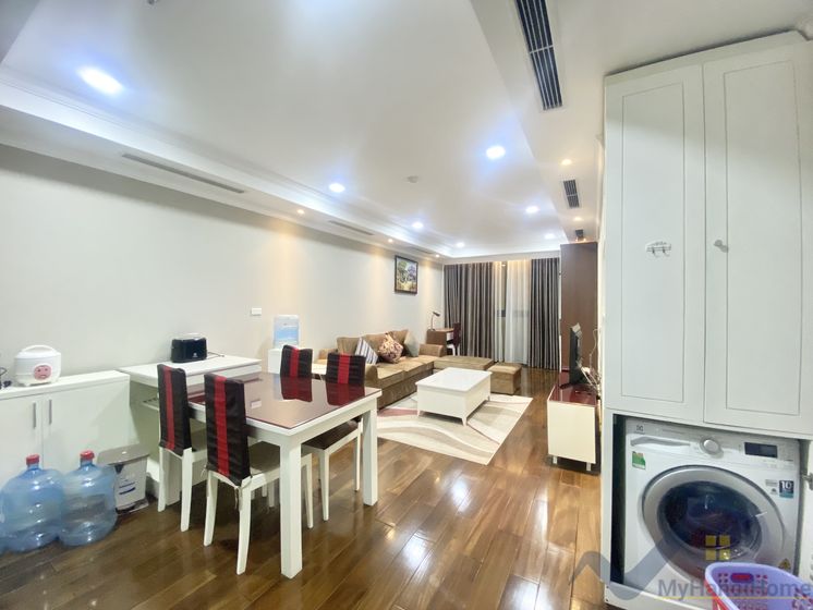 charming-01-bedroom-apartment-in-hoan-kiem-for-rent-with-bathtub-1