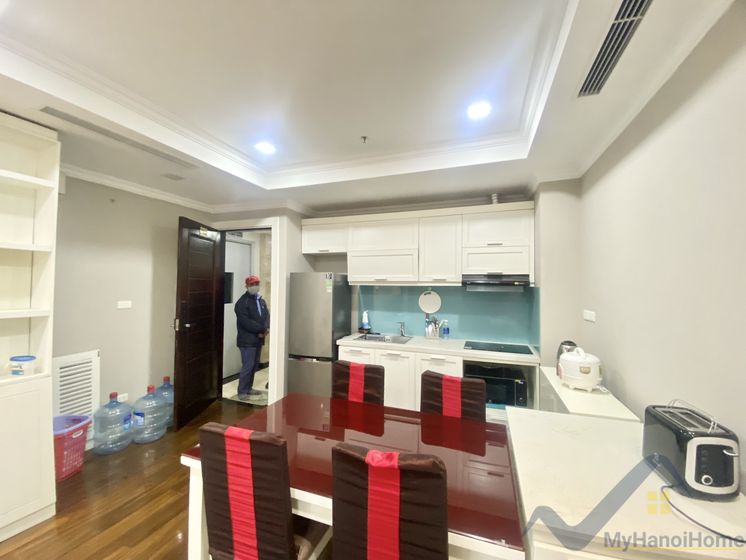 charming-01-bedroom-apartment-in-hoan-kiem-for-rent-with-bathtub-6
