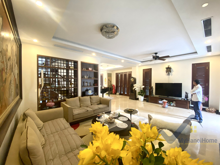 detached-villa-in-vinhomes-riverside-for-rent-furnished-4bed-3