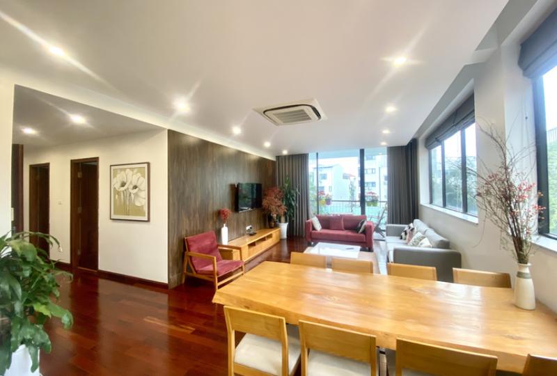 Elegant 4 bedroom apartment in Tay Ho Westlake for rent