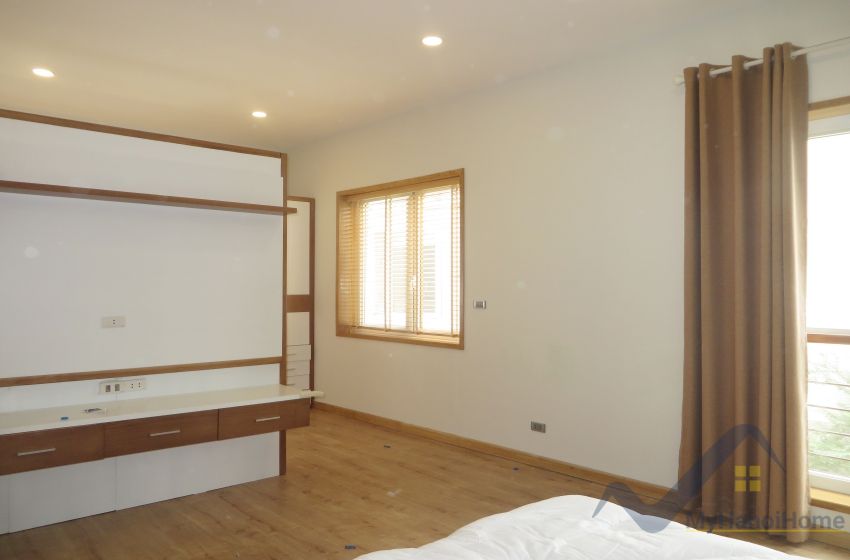 fantastic-3-bedroom-semidetached-villa-for-rent-in-vinhomes-riverside-26