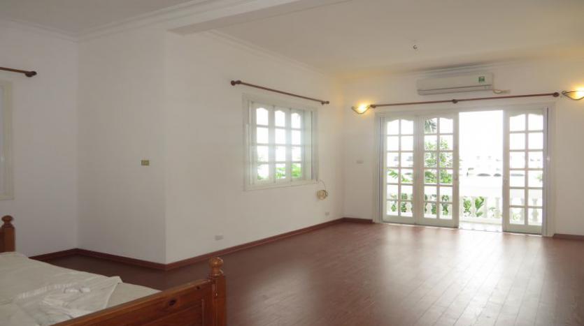 Four Bedroom House To Rent In Tay Ho White Color