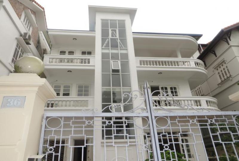 Four bedroom house to rent in Tay Ho, white color