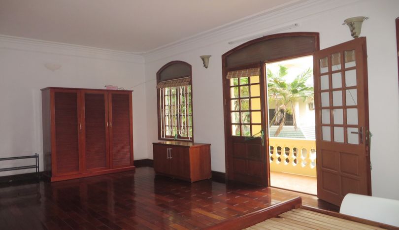 french-style-04-bedroom-house-for-rent-in-tay-ho-area-fully-furnished-9