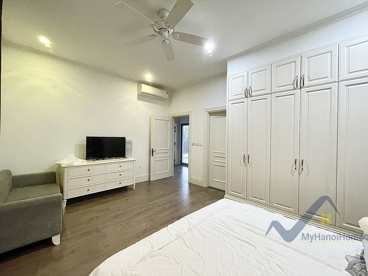 fully-furnished-3-bedroom-vinhomes-riverside-rental-includes-services-28