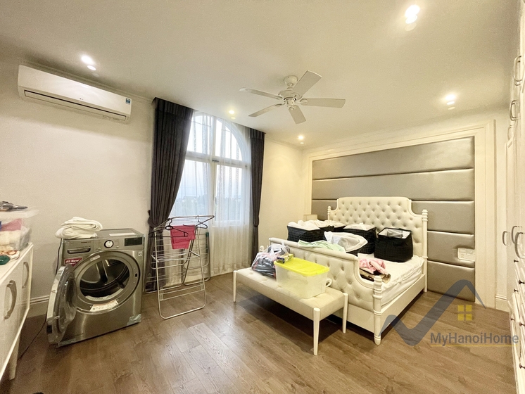 fully-furnished-3-bedroom-vinhomes-riverside-rental-includes-services-29
