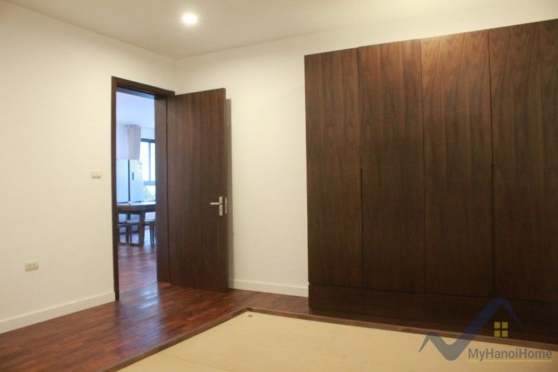 furnished-3-bedrooms-tay-ho-apartment-for-rent-in-xom-chua-15