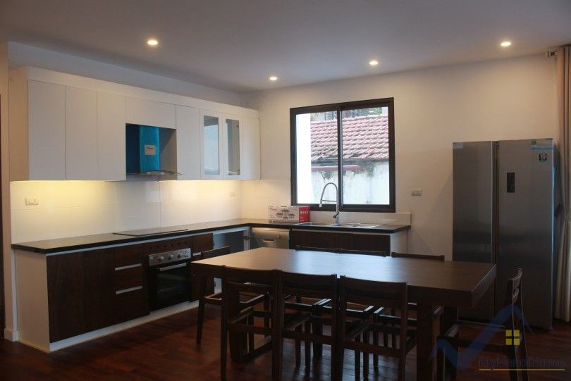 furnished-3-bedrooms-tay-ho-apartment-for-rent-in-xom-chua-9