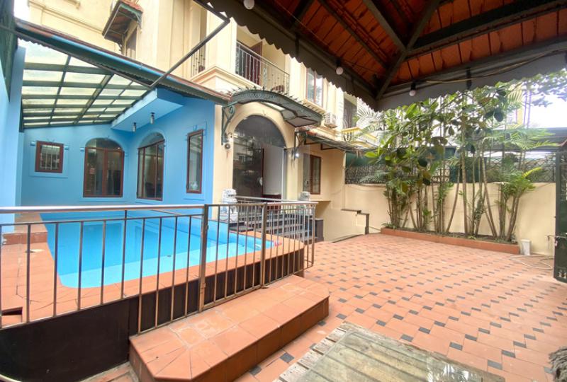 Furnished 4 bedroom villa for rent in Tay Ho district, near Ciputra