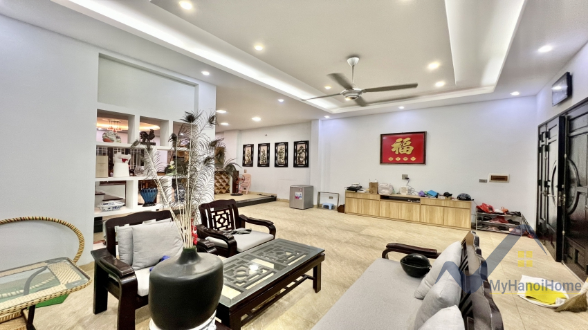 furnished-house-for-rent-in-long-bien-ngoc-thuy-street-2