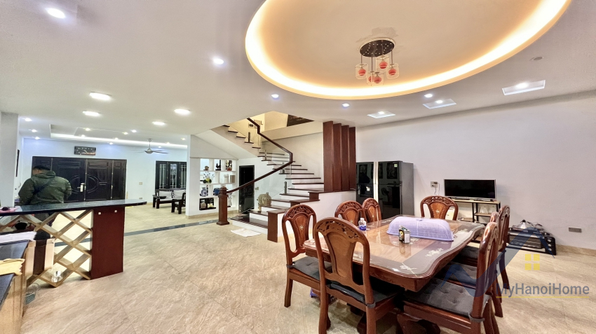 furnished-house-for-rent-in-long-bien-ngoc-thuy-street-6