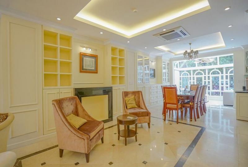 Furnished Tay Ho house rental on Xuan Dieu 4 bedrooms