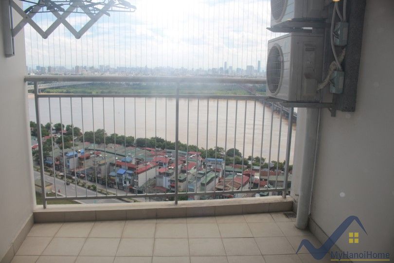 furnished-three-bedroom-apartment-in-mipec-riverside-river-view-34