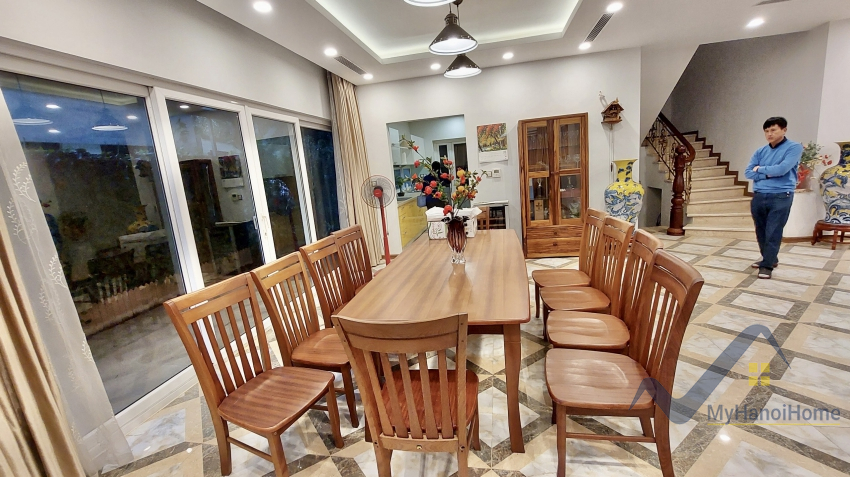 furnished-villa-to-rent-in-ecopark-van-giang-with-big-garden-4