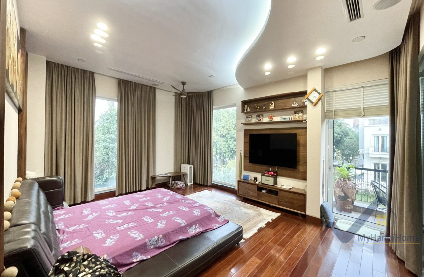 furnished-villa-vinhomes-riverside-rental-with-5-bedrooms-30