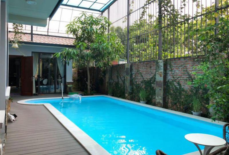 Garden villa for rent in Tay Ho on Dang Thai Mai street with pool