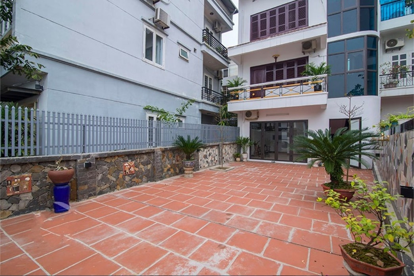 garden-with-trees-3-bedroom-house-to-rent-in-tay-ho-25