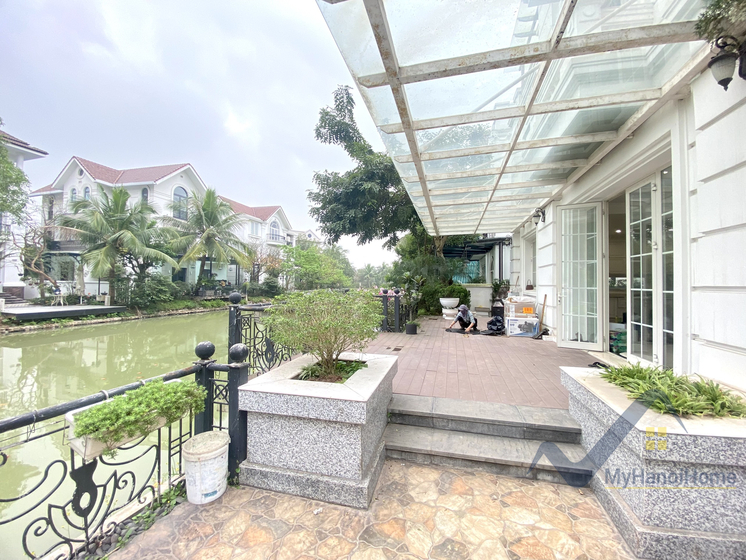 glamorous-vinhomes-riverside-hanoi-villa-with-furnished-17