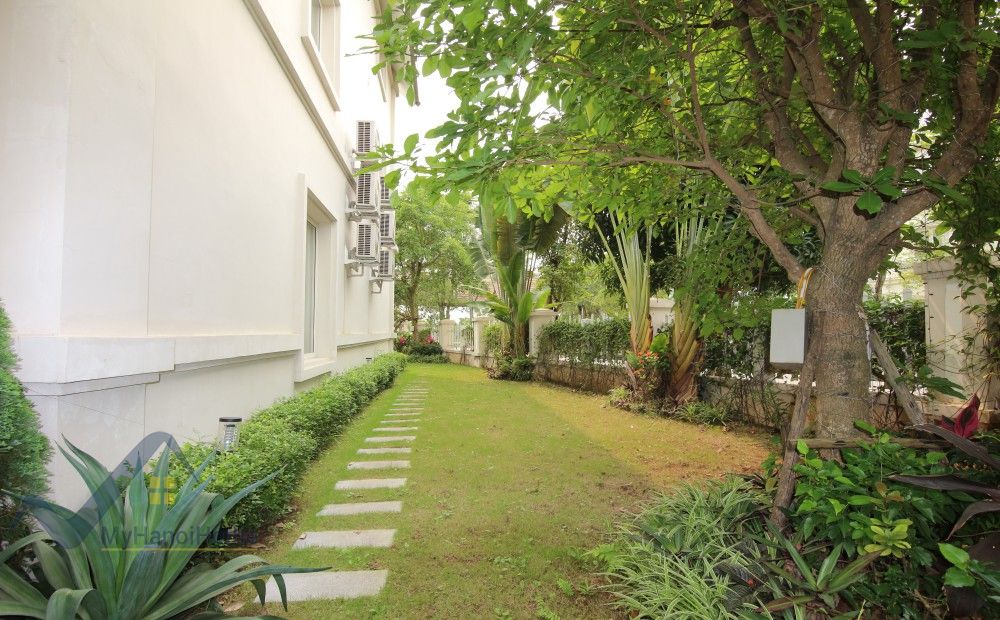 hanoi-villa-to-lease-in-vinhomes-riverside-comes-with-furnished-17