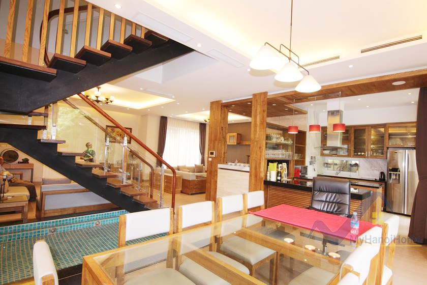 high-quality-furnished-detached-vinhomes-riverside-villa-rental-24