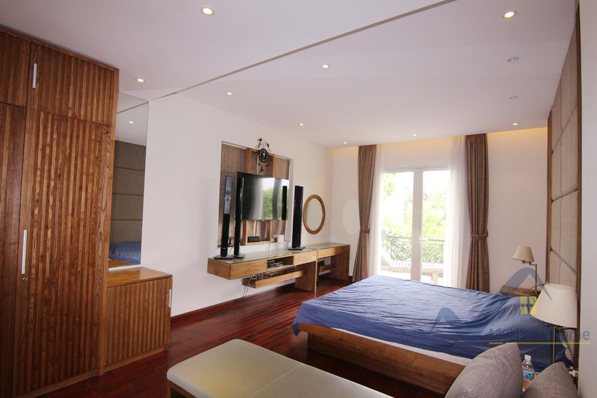 high-quality-furnished-detached-vinhomes-riverside-villa-rental-30